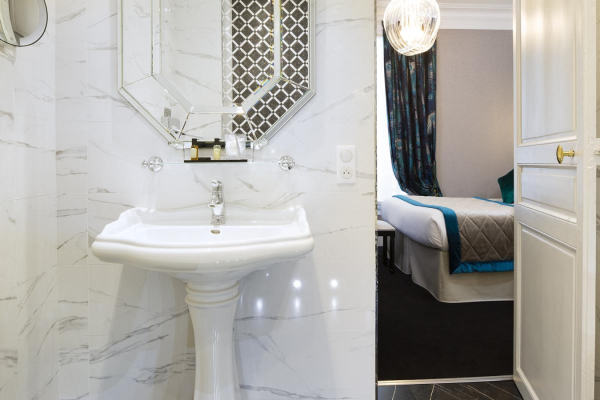 Chambre Familiale Adjacente